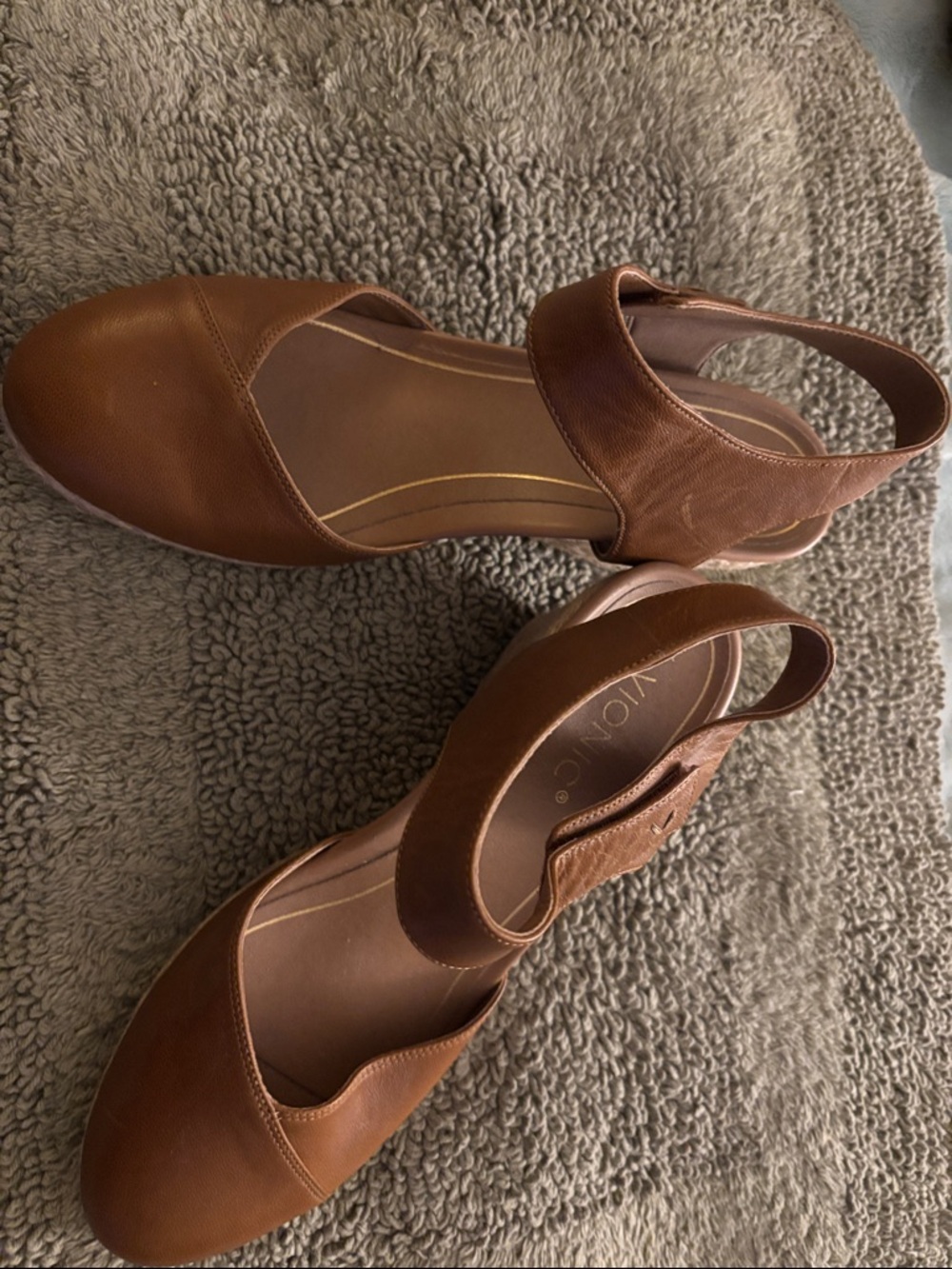 Vionic Tan Brown Ankle-Strap Sandals